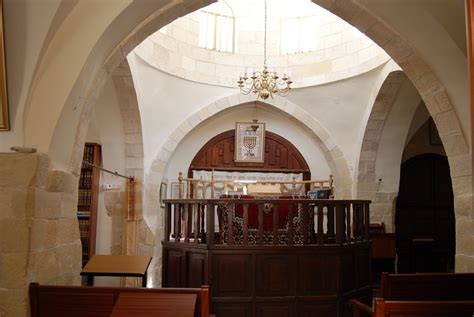 בהמשך האנשים ממשיכים לסדום על מנת להציל משם את לוט. בית הכנסת אברהם אבינו | תיירות חברון