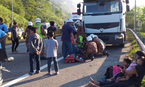 Penyerang muda jdt, muhammad syafiq ahmad, 25, terlibat dalam kemalangan yang mengorbankan bayi lelakinya berusia 22 hari dalam kejadian di lebuhraya utara selatan (plus). Kemalangan Tiga Lori: Lebuh raya PLUS Sesak Lebih Tujuh ...