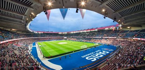 Mens fashion, womens fashion, kids & baby fashion Paris Saint Germain Fussball Spiel im Parc des Princes ...
