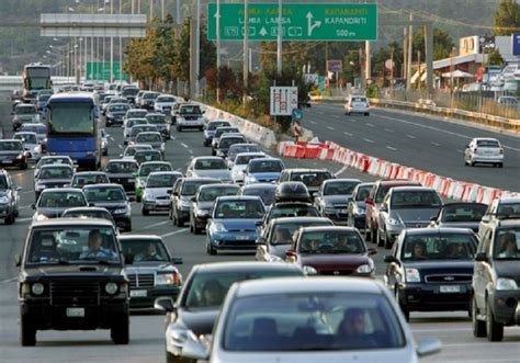 Αυξημένη είναι η κίνηση στους εξής δρόμους: Κοροναϊός: Τι δείχνουν οι μετρήσεις της Αττικής Οδού για ...