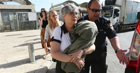 Jewish Woman Detained For Taking Torah Scroll To Western Wall In Jerusalem The New York Times