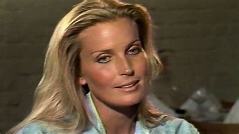 Her father was paul collins and her mother was norma white. Bo Derek - All Body Measurements Including Boobs, Waist ...
