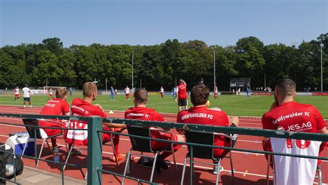 Der verein geht zurück auf den 1911 gegründeten, 1945 zwangsweise aufgelösten und 1990 wiedergegründeten traditionsverein greifswalder sc. Greifswalder FC - SC Staaken 1919 (Samstag, 15. August ...