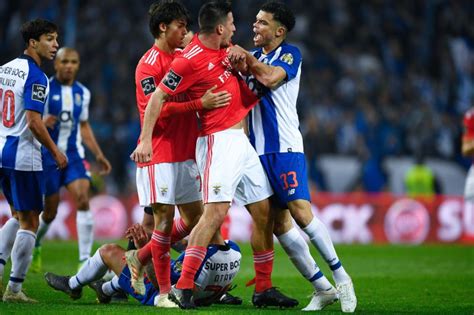 Acompanhe em primeira mão toda a atualidade desportiva: Porto - Benfica : 2 Aos Olhos Do Mister Fc Porto Vs Sl ...