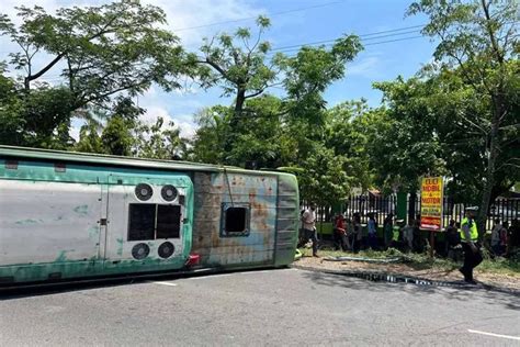Kecelakaan Bus Di Nganjuk Diduga Sopir Hilang Kendali Genpi Co Jatim
