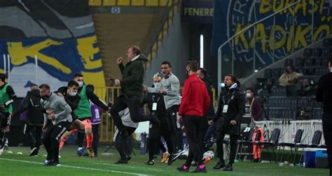 Birlikte kazanacağımız günler uzak değil. Fenerbahçe 4 gol yediği son 2 maçı da Sergen Yalçın'a ...
