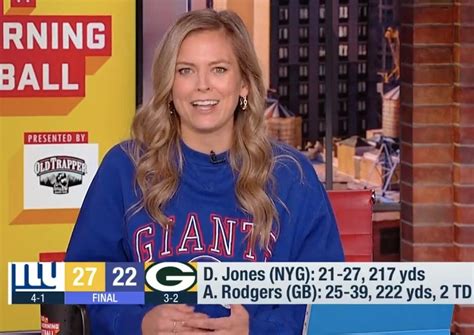 Jamie Erdahl Pays Homage To The Iconic Sitcom Friends By Choosing The