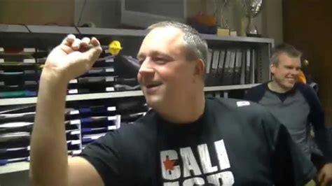 Wk darts volgt grote toernooien en wedstrijden op de voet. WK Darts 2015, dag 1 - YouTube