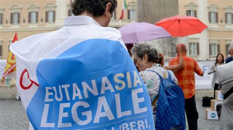 L'italia va male da quando hanno approvato l'aborto. Referendum Eutanasia legale, la raccolta firme al Comune ...