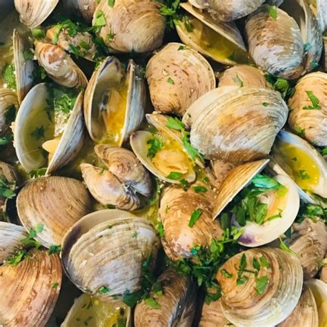Steamed Clams With Garlic Butter And Wine The Art Of Food And Wine