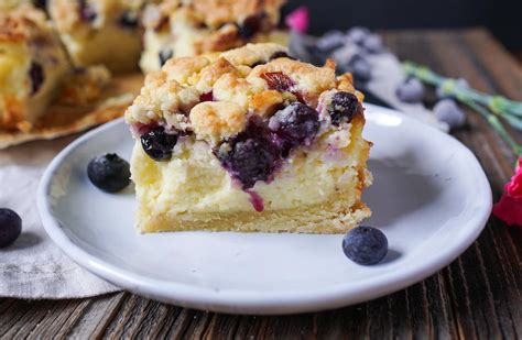 Ein goldbrauner genuss, der auf keiner kaffeetafel fehlen darf! Line backt Käsekuchen mit Blaubeeren und Streuseln