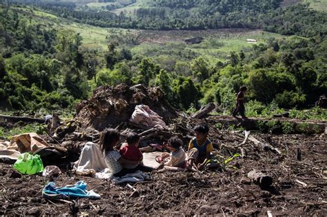 O ilea convida a todos para prestigiar a oficina de abertura da exposição os guarani mbyá, de danilo christidis e vherá poty. Mbya Guarani (Native People) - SEBASTIAN GIL MIRANDA