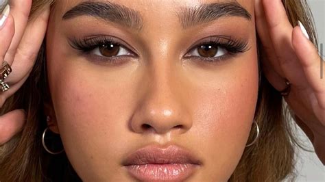 18 Ways To Embrace Brown Eyeliner For A More Natural Look