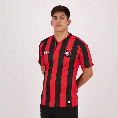 In 2007, after having his wage cut by half and thus forcing a release from américa, valencia moved abroad for the first time in his career, joining atlético paranense on a free transfer, along with fellow countryman and teammate julián viáfara. Camisa Umbro Atlético Paranaense I 2013 - FutFanatics