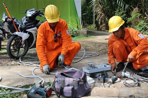 Do trong phòng trà cháy bị khóa cửa, bên trong có nhiều vật liệu dễ cháy như bàn ghế, thiết bị điện. Làm đường điện hạ thế cho vùng nông thôn sâu ở Trà Vinh