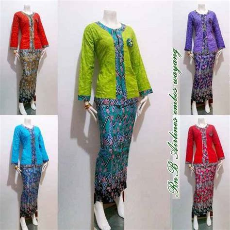 Yang paling menarik adalah batik? Baju Seragam Batik Kerja Wanita Model Pramugari ~ Busana Baju Batik Modern Dan Motif Terbaru