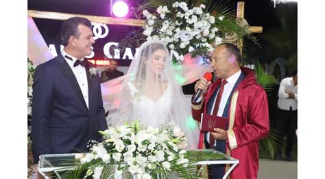 Melek mosso 11 kasım 1988 senesinde kayseri'de doğdu. MAGAZİN