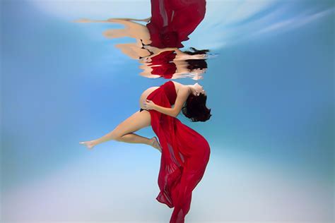 Underwater Maternity Photos Turn Pregnant Women Into Ethereal Mermaids