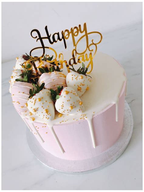 Polka dot gift birthday cake. Strawberry cake #18th #birthday #cake #for #girls #elegant ...