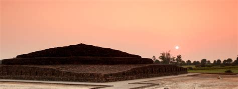 Lumbini liegt im süden nepals, gleich an der indischen grenze. Die Reliquien des Buddha und Wie hast du's mit der ...