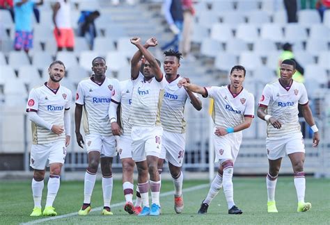 Orlando pirates head coach josef zinnbauer was not pleased with the attitude of his players following the team's draw with stellenbosch fc on tuesday afternoon. Rayners stars as Stellenbosch shock Pirates in Cape Town