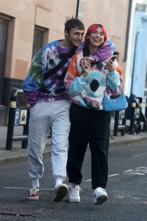 Supermodel gigi hadid does los angeles like. DUA LIPA and Anwar Hadid Out and About in London 05/28 ...