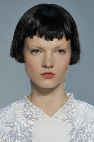 Bob haircuts are timeless and classic, and never go out of fashion. L'Wren Scott - London Spring 2014 details | Choppy bob ...