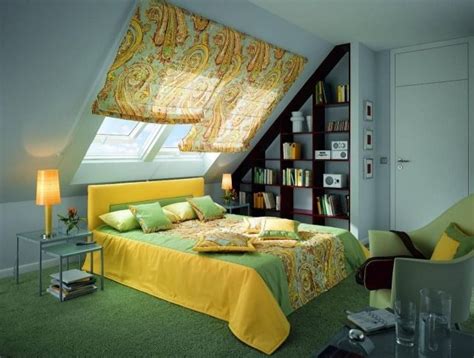 Sowohl im schlafzimmer als auch in der küche, im bad oder im wohnzimmer zum beispiel sind rollos ein gern genutztes gestaltungselement. schlafzimmer dachschräge dachfenster rollos gelb grün ...