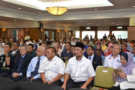 Permohonan biasiswa sekolah menengah (bsm) yayasan pahang tahun 2021 untuk tingkatan 1 dan 4 kini dibuka. Khabar Pahang: Yayasan Pahang diminta kaji ke arah naikkan ...