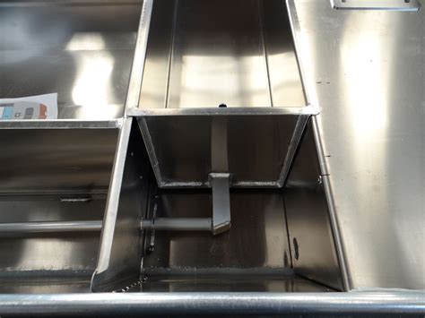 Boat Livewell - Aluminum boat with Bait Tanks