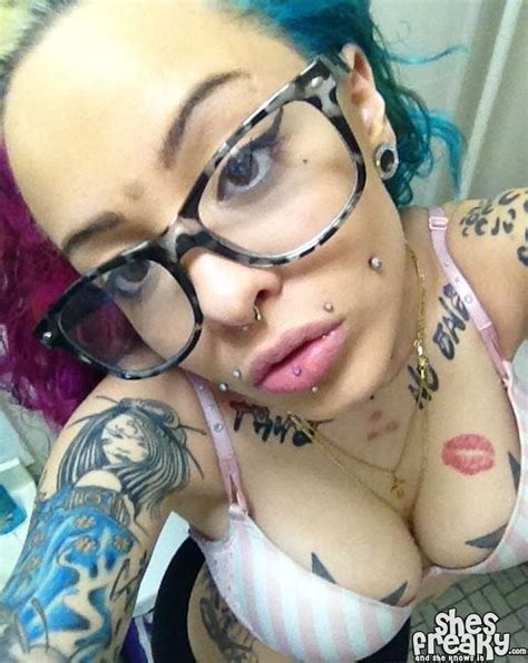 Sexy Girls With Tattoos 16 Shesfreaky