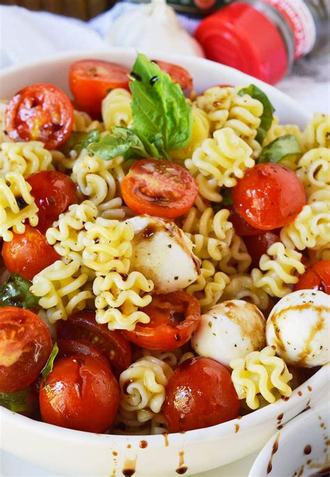 Ready for a christmas pasta salad that is quick and easy? Caprese Pasta Salad Recipe - WonkyWonderful