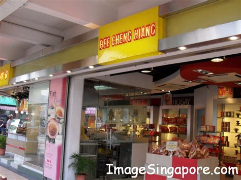 Bee cheng hiang adalah perusahaan yang membuat makanan bergaya asia, terutama masakan singapura. JohorBahru-Photos: Bee Cheng Hiang Store in Johor Bahru