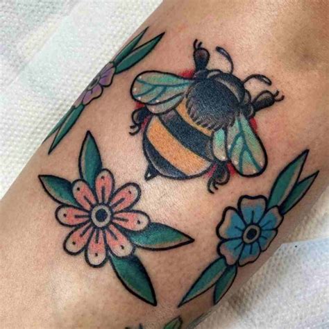Share More Than 79 American Traditional Bee Tattoo Best Incdgdbentre