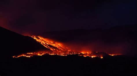 Der ausbruch des ätna auf sizilien, vom städtchen paternò aus betrachtet. Ätna Ausbruch Aktuell : Ätna Aktuell Ausbruch - Go-Etna ...