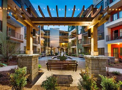 Luxury Apartments Near The Poncey Highlands Neighborhood Courtyard