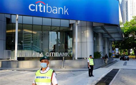 Malaysia's government on tuesday extended a lockdown and broad movement restrictions by two weeks, as the southeast asian nation grapples with a surge in. MALAYSIA LAKUKAN LOCKDOWN - Bisnis.com