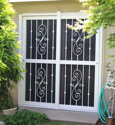 These doors are also priced low due to the low material and one such metal door featured here is made with wrought iron. Unique Home Designs Screen Door - HomesFeed