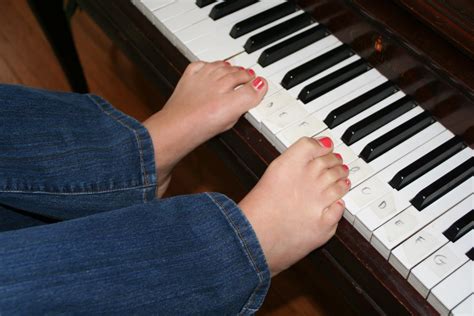 the foot blog piano feets
