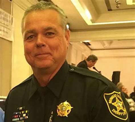 Parkland Deputy Who Didnt Engage School Shooter Told Other Officers To