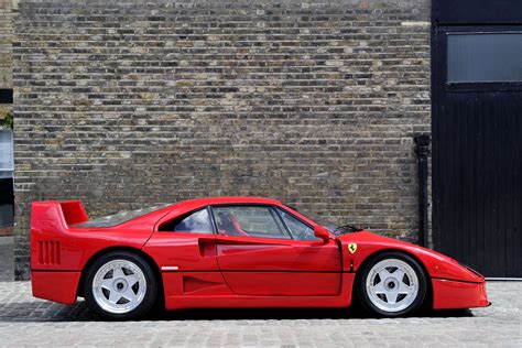 Minimalist Ferrari F40 Scuderia By Retroracing 2560x1