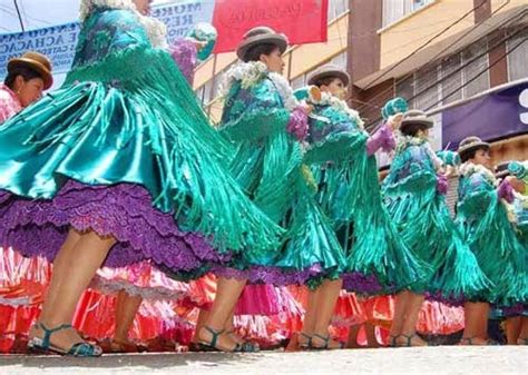 Cholitas Paceñas Invierten Cerca De Bs 30000 En Indumentaria Para El