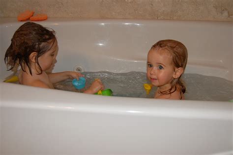 Kissin Cousins Bath Time Bkinmarblehead