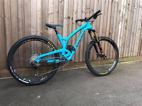 As technology trickles down, the best road bikes under £1,000 show that you no longer need to spend a lot of money to get a bike packed with performance. Pin by Benjamin Martin on Evil Bike Brand | Mtb bike, Bike ...