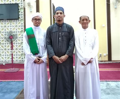 Para malaikat malam dan para malaikat siang saling bergantian mendatangi kalian. Masjid Bukit Payung Sahut Seruan Quran Hour - Teganukita.net