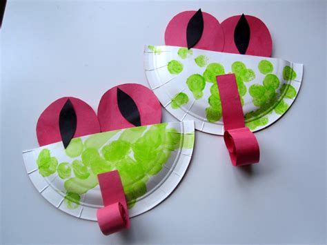 Easy Paper Plate Tree Frogs Frog Crafts Preschool Crafts Rainforest