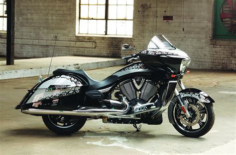 Let's face it, baggers and. 2010 Victory Cross Country - Skull Bike (com imagens)