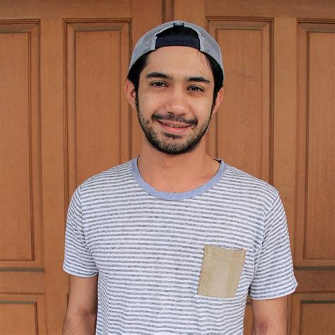 Selamat bernostalgia ala seleb lokal! Artis Reza Rahadian dan Chelsea Islan Reunian dalam Teater ...