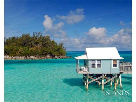 1,236 km (768 mi) south of cape sable island, nova scotia; Bermuda Island - Tourist Destinations