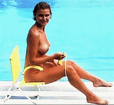 Alexandra Bronkers topless em vários ensaios Tomates Podres